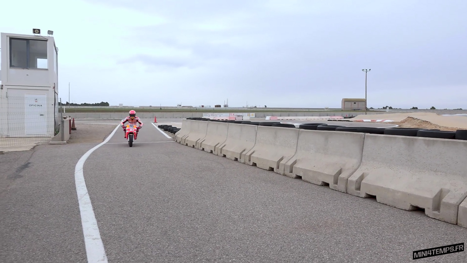 La reprise de Marc Marquez sur une Honda NFS 100 - mini4temps.fr