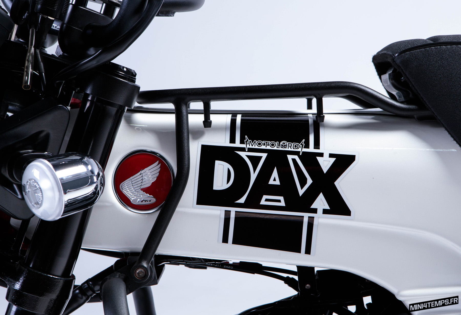 Honda DAX 125 special par Motion J Thailand - Mini4temps.fr