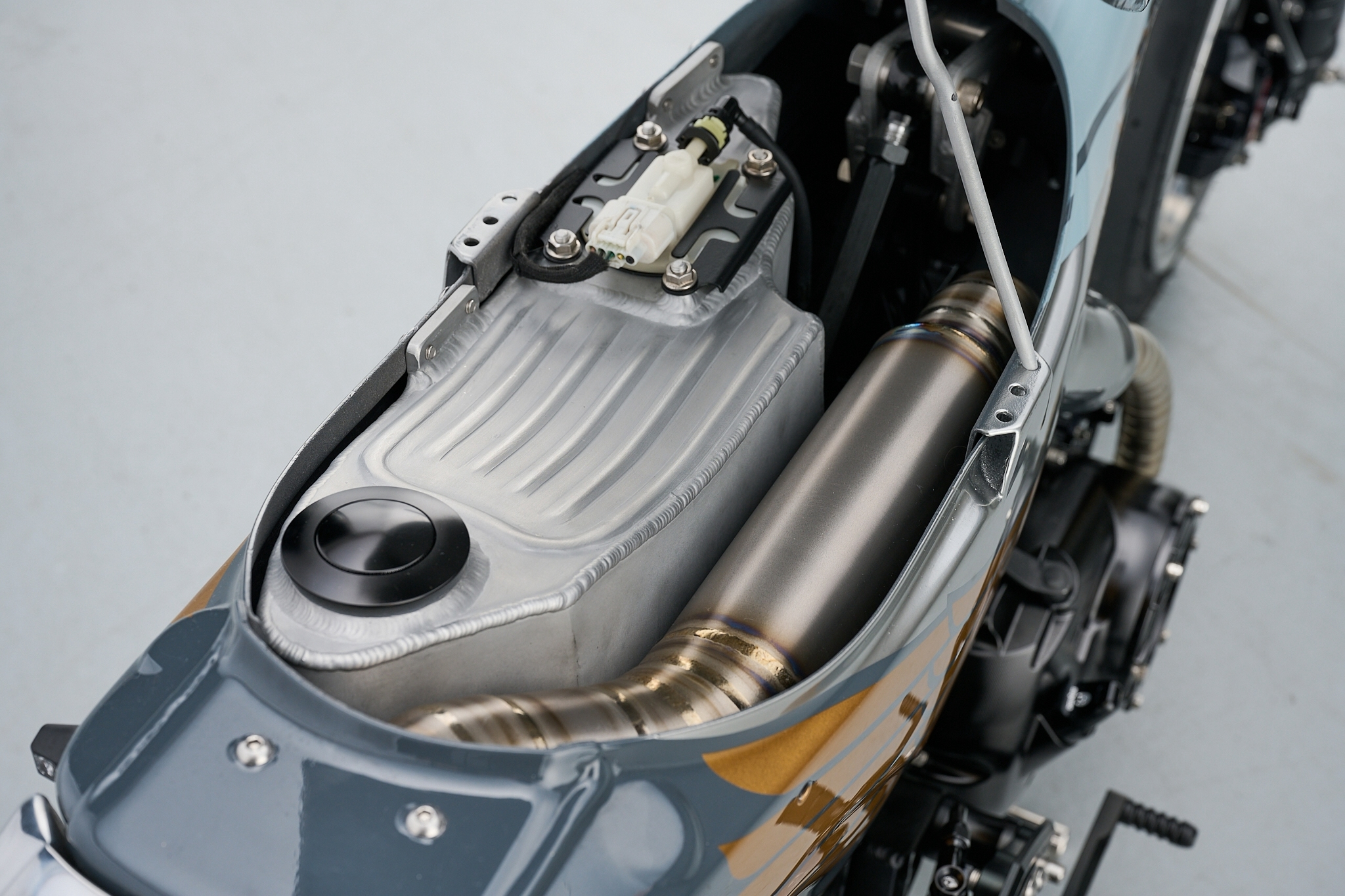 Le Honda ST125 Dax "N.J. Raptor" de Jzo Crafts - Mini4temps.fr