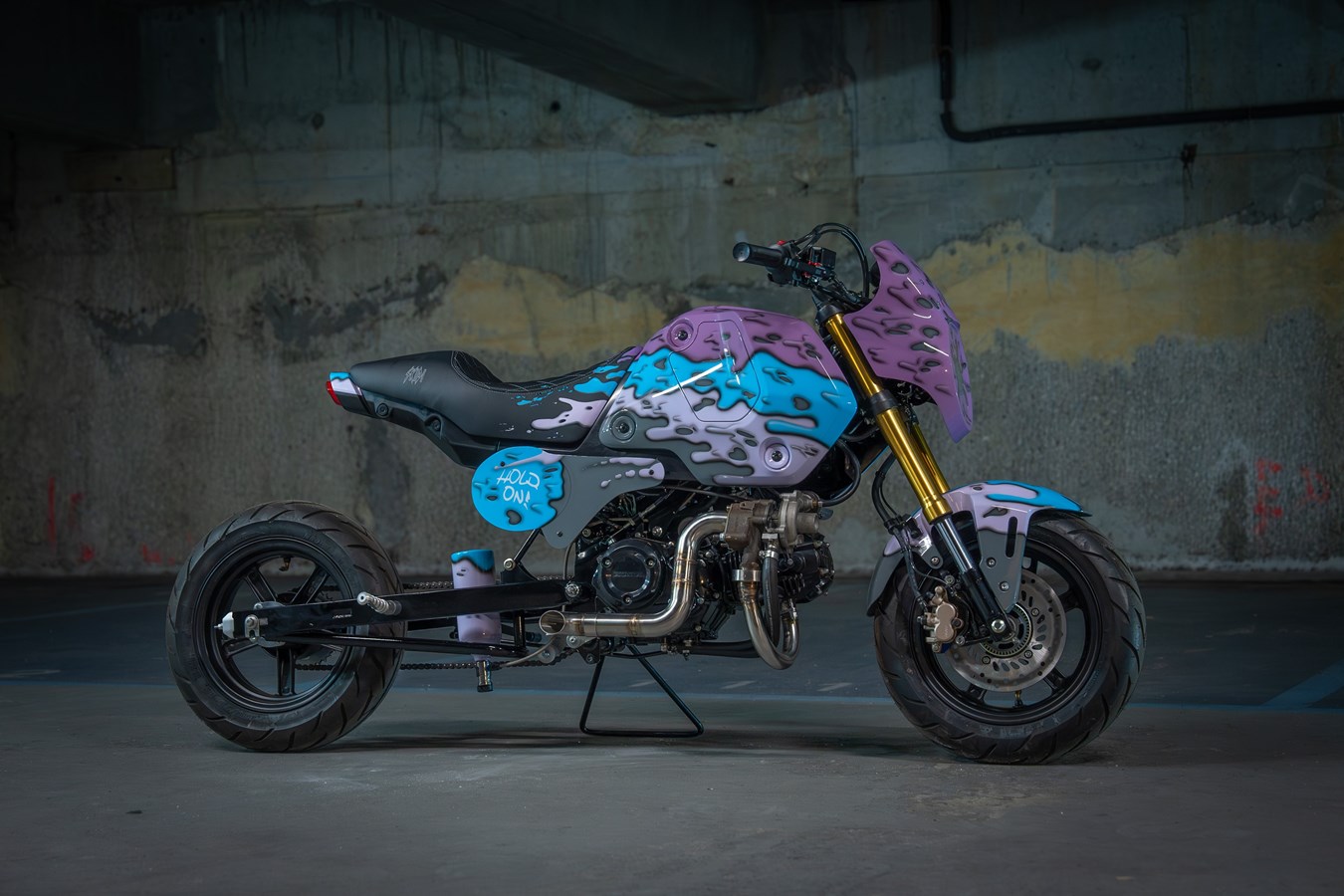 Honda MSX 125 Grom "Hold On !" de l'artiste Matt B Customs et de Guy Willison - Mini4temps.fr
