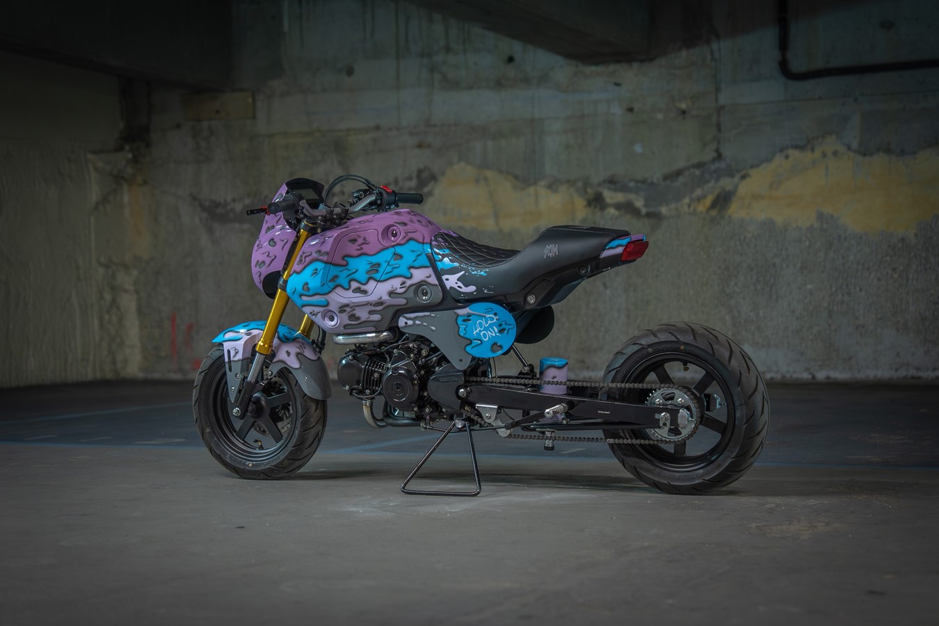 Honda MSX 125 Grom "Hold On !" de l'artiste Matt B Customs et de Guy Willison - Mini4temps.fr